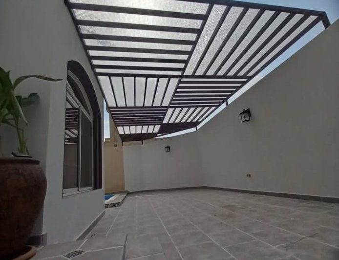 مظلات جلسات أحواش المنازل والفلل  في الرياض بواسطة مؤسسة مظلات وسواتر المحترف المتميز